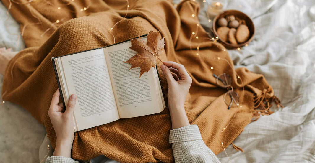 Warum Herbst die beste Jahreszeit zum Lesen ist: Ruhe, Gemütlichkeit und mehr