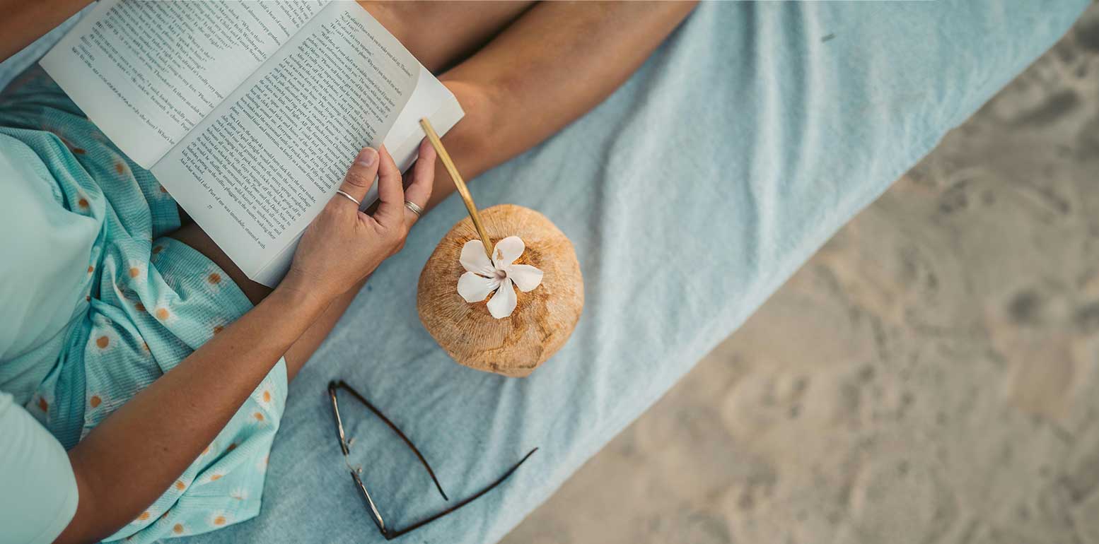 Lesen am Strand: Die perfekte Möglichkeit, den Sommer zu genießen