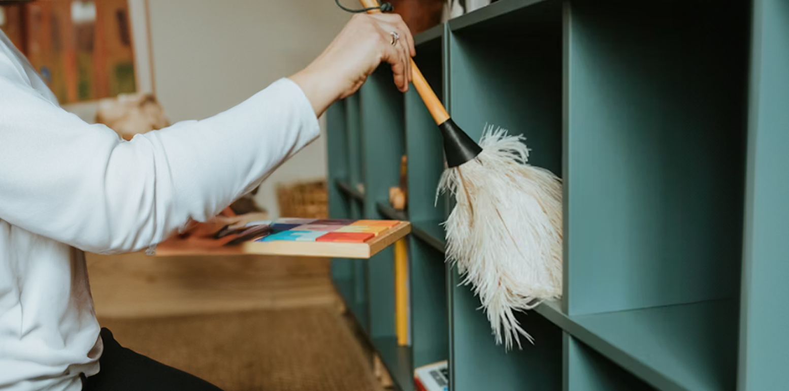 Frühjahrsputz fürs Bücherregal: So bringst du Ordnung, Frische & Leselust zurück